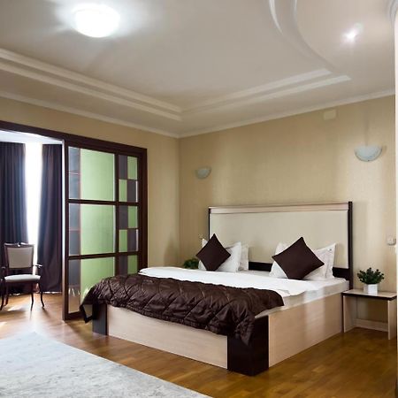 Apartment 5 Алматы Экстерьер фото