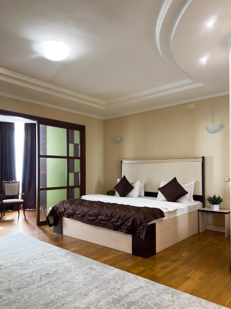 Apartment 5 Алматы Экстерьер фото